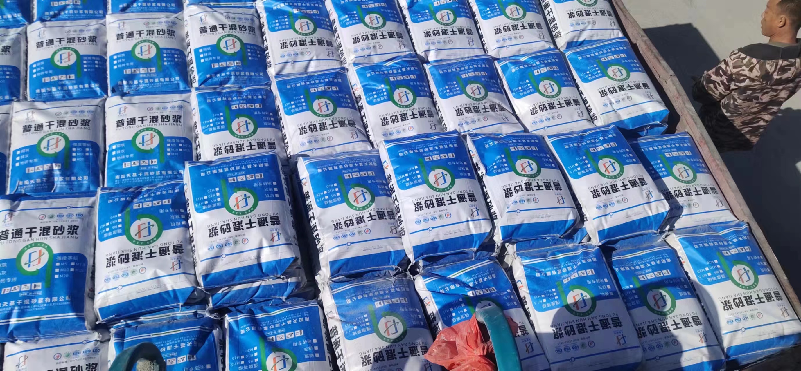 南阳瓷砖胶泥冬季施工需要注意哪些事项？